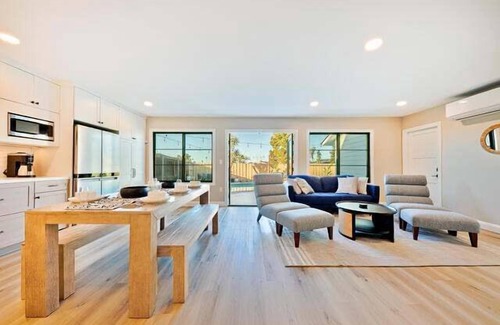 North Clairemont House | Private Villa Poolside Oasis 15 Min to Everything!
