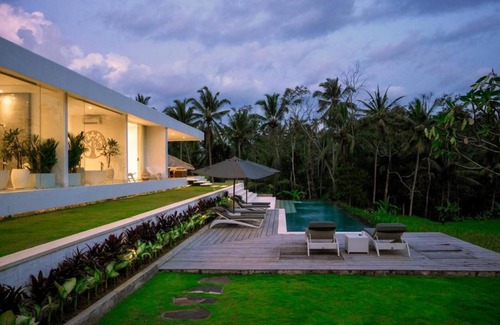 Pejeng Kawan Villa | Private Villa with butler service surrounded by rice fields and jungle views.