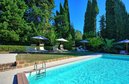 Camaiore Villa | Private Villa with WIFI, A/C, hot tub, private pool, TV, patio, panoramic view, close to Viareggio