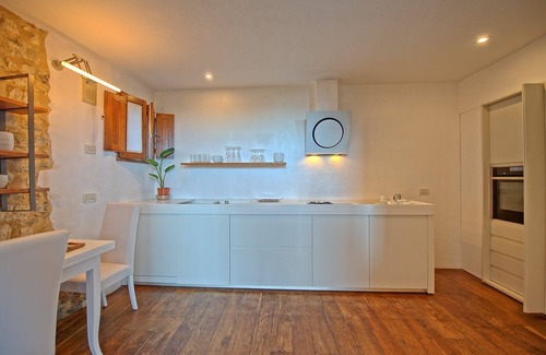 Sesto Fiorentino Villa | Private Villa with WIFI, A/C, private pool, TV, veranda, panoramic view, parking, close to Florence