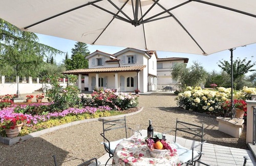 Figline e Incisa Valdarno Villa | Private Villa with WIFI, private pool, A/C, TV, terrace, panoramic view, close to Greve In Chianti
