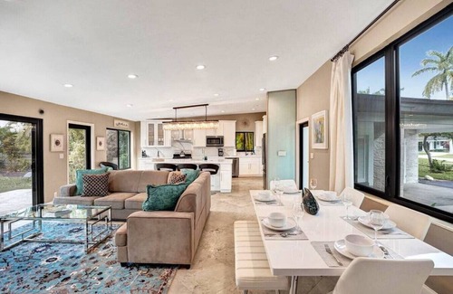 Wilton Manors House | Private Waterfront Home in Wilton Manors | Kayaks & BBQ | Minutes From The Beach