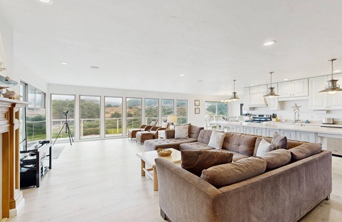 Fort Bragg House | Private Waterfront Home with Private Hot Tub and Central Heat - Walk to Ocean