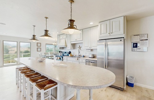Fort Bragg House | Private Waterfront Home with Private Hot Tub and Central Heat - Walk to Ocean