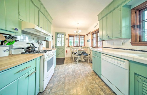 Ashtabula House | Private Waterfront Lake Erie Home w/BBQ Patio