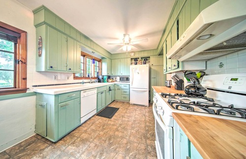 Ashtabula House | Private Waterfront Lake Erie Home w/BBQ Patio