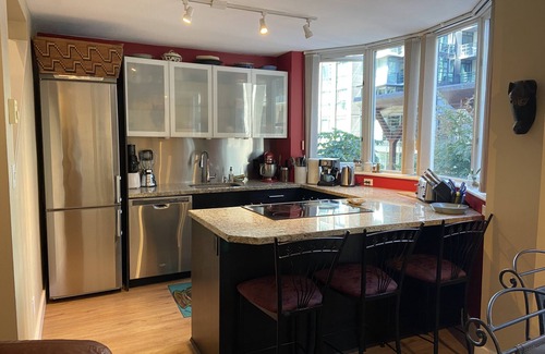 Coal Harbour House | Private West Coast Townhouse in the Heart of Coal Harbour - Courtyard Secure
