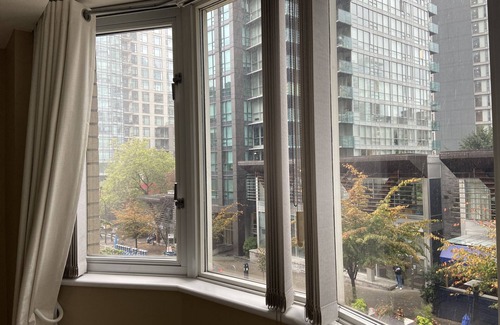 Coal Harbour House | Private West Coast Townhouse in the Heart of Coal Harbour - Courtyard Secure