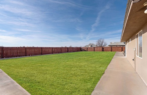 Colorado City House | Private Zion Stay: Seasonal Pool, Fire-Pit, BBQ Grill, + Red Rock Views