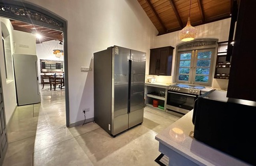 Hikkaduwa Villa | Privet Bungalow Oak Tree