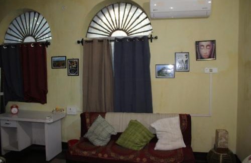 Deoghar House | "Priyadarshi Villa" Free pickup in ac car from Jasidih Railway station or Deoghar Airport