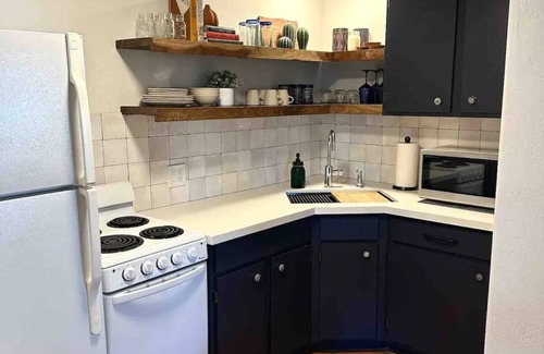 Chandler House | Pro Putting Green, Spa, Pool, Outdoor Kitchen