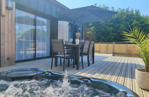 Plouezec House | Proche Mer - Keremma gîte sleeps 6 - private pool and spa