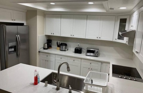 West Covina House | PROMO 5% WEEKLY/10% MONTHLY DISCOUNTnSummer Special Comfort townhouse 4BE/2.5BA