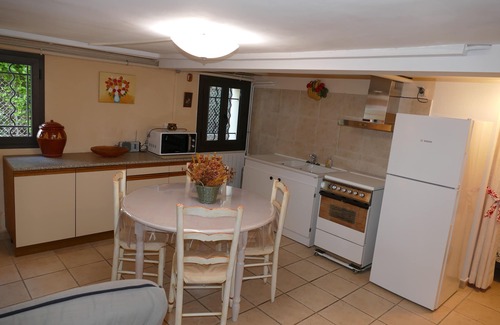 Le Pontet Apartment | PROMO Apartment P1 giving in a veranda
