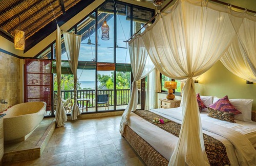 Temukus Villa | PROMO Beachfront oasis. Private pool and firepit