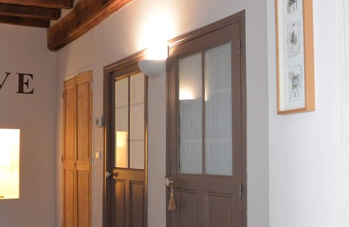 Beaune City Centre Cottage | Promo Oct-Nov 2017 Charming Cottage, 12 people, in the center of Beaune