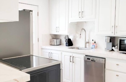 East Central House | PROMO-Private Home+Fully Fenced Yard+E. Sugarhouse+Backyard Refuge w Gazebo+SPA!