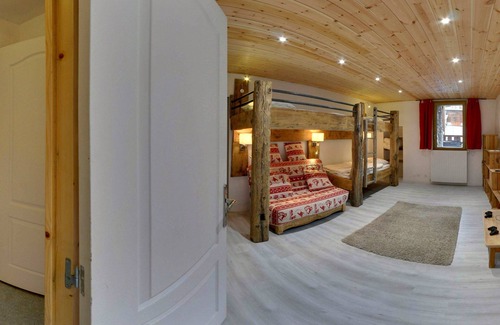 Vars Other | Promotion large August house in the mountains with Sauna and Spa trampoline