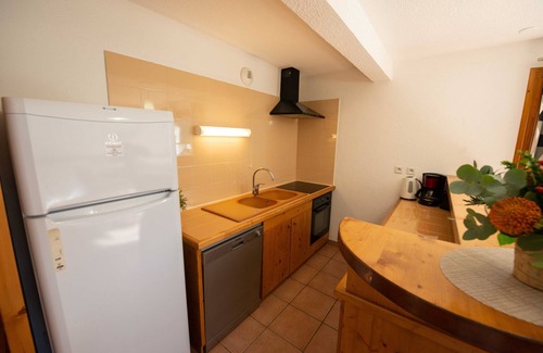 Oz Ski Chalet | Properties 3 bedrooms incl Bathrooms (3), 6 to 9 beds