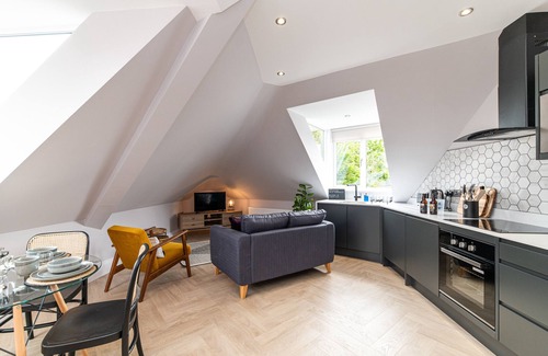Heaton Apartment | Properties Unique | Chelmsford Loft 6
