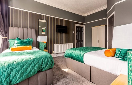 South Shields Bed & Breakfast | Properties Unique/Room 04 - Sandhaven Rooms Triple