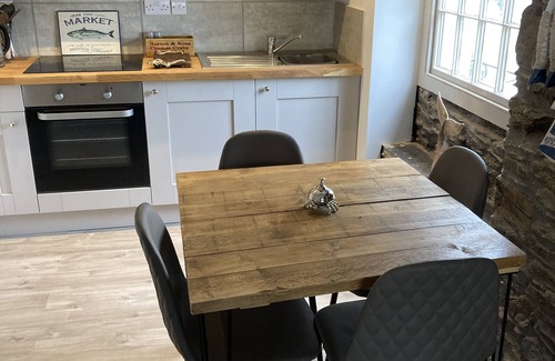 West Looe Apartment | Prospect House Apartment 2 - sleeps 5 guests in 2 bedrooms