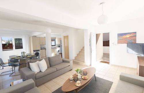 Pernera Cottage | Protaras Blue River Villa BR26 - a villa that sleeps 7 guests in 3 bedrooms