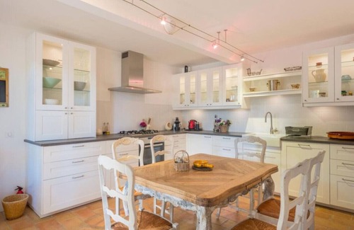 Molleges Apartment | Proveçal Villa with private pool and tennis court