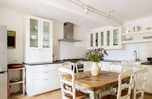 Molleges Apartment | Proveçal Villa with private pool and tennis court