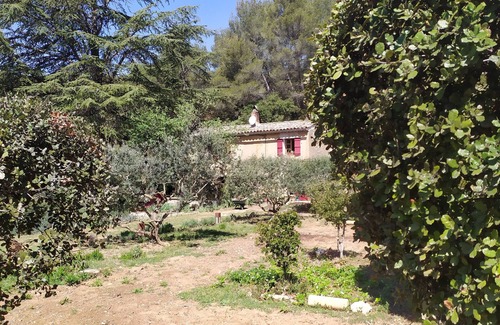 Jouques Cottage | Provencal cottage with Jacuzzi and pétanque court