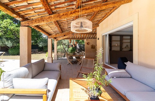 Rognac House | Provencal country house in a pine forest Family comfort.