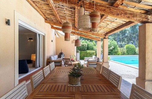 Rognac House | Provencal country house in a pine forest Family comfort.