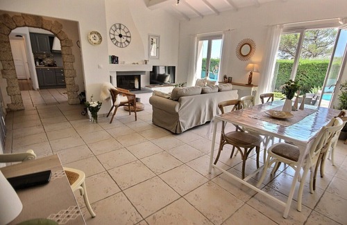 La Bouverie Villa | Provencal villa with heated pool in beautiful surrondings, close to the beaches