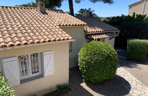 Le Dramont House | Provencal villa with sea view in private domain near beaches in Boulouris