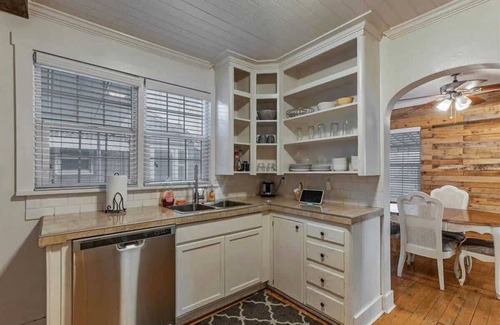Provo House | Provo Airport, Two Units, Pickleball Close By!