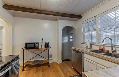 Provo House | Provo Airport, Two Units, Pickleball Close By!