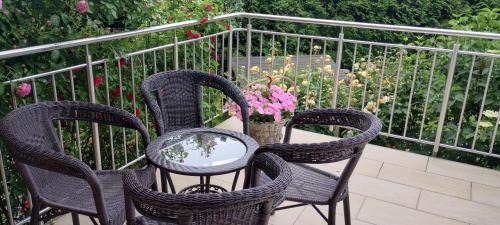 Bielany Wroclawskie Apartment | Przytulny Apartament z Parkingiem na przedmieściach Wrocławia by Noclegi Renters