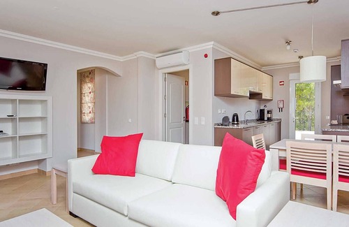 Castro Marim House | Modern 2 bed golf villa with shared pool