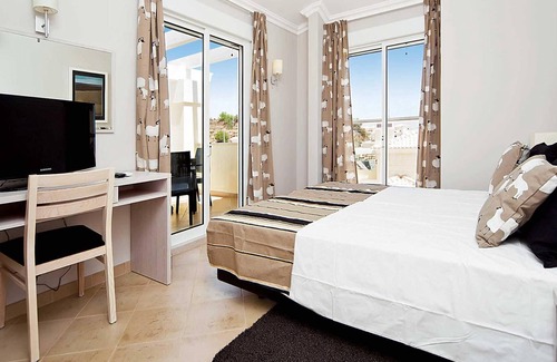 Castro Marim House | Modern 2 bed golf villa with shared pool