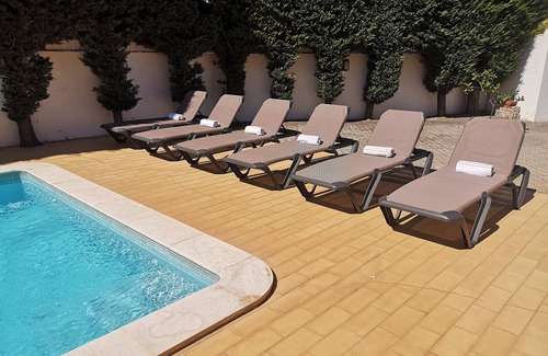 Olhos D'Agua Villa | Clean and safe certification luxury villa minutes from the beach with Aircon