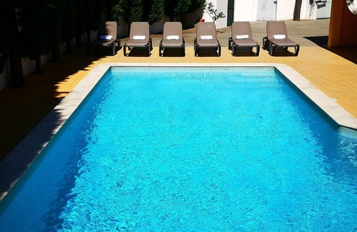Olhos D'Agua Villa | Clean and safe certification luxury villa minutes from the beach with Aircon