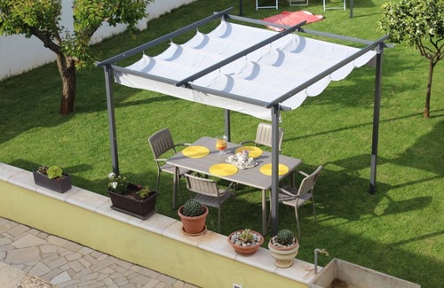 Corsano House | Puce cottage near SM of LEUCA with lawn sunbathing area