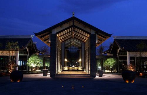 Shuhe Old Town Hotel | Pullman Lijiang Resort & Spa