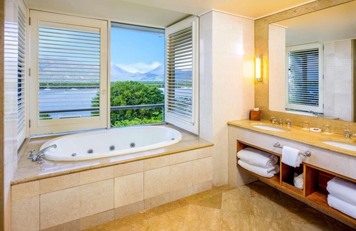 Cairns Central Business District Hotel | Pullman Reef Hotel Casino