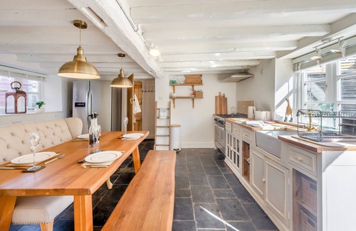Leicester House | Pump Cottage - Two Bedroom House, Sleeps 4