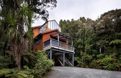 Punakaiki Cabin | Punakaiki Treehouse Limited