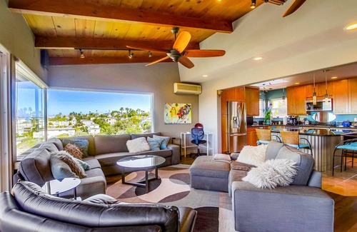Point Loma Heights House | Punto Di Vista (Point Loma)