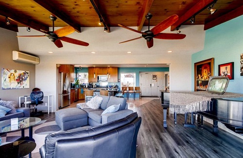 Point Loma Heights House | Punto Di Vista (Point Loma)