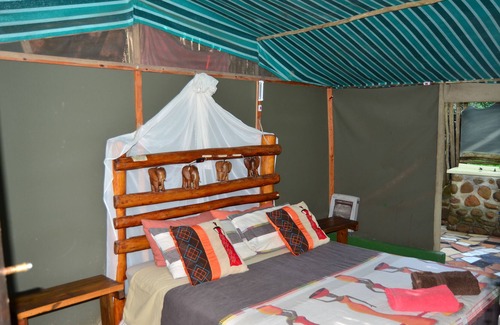Thorny Bush Game Reserve House | Pure wilderness in Amanzimlotzi Riverside Bush Tent in Limpopo, Kruger Park